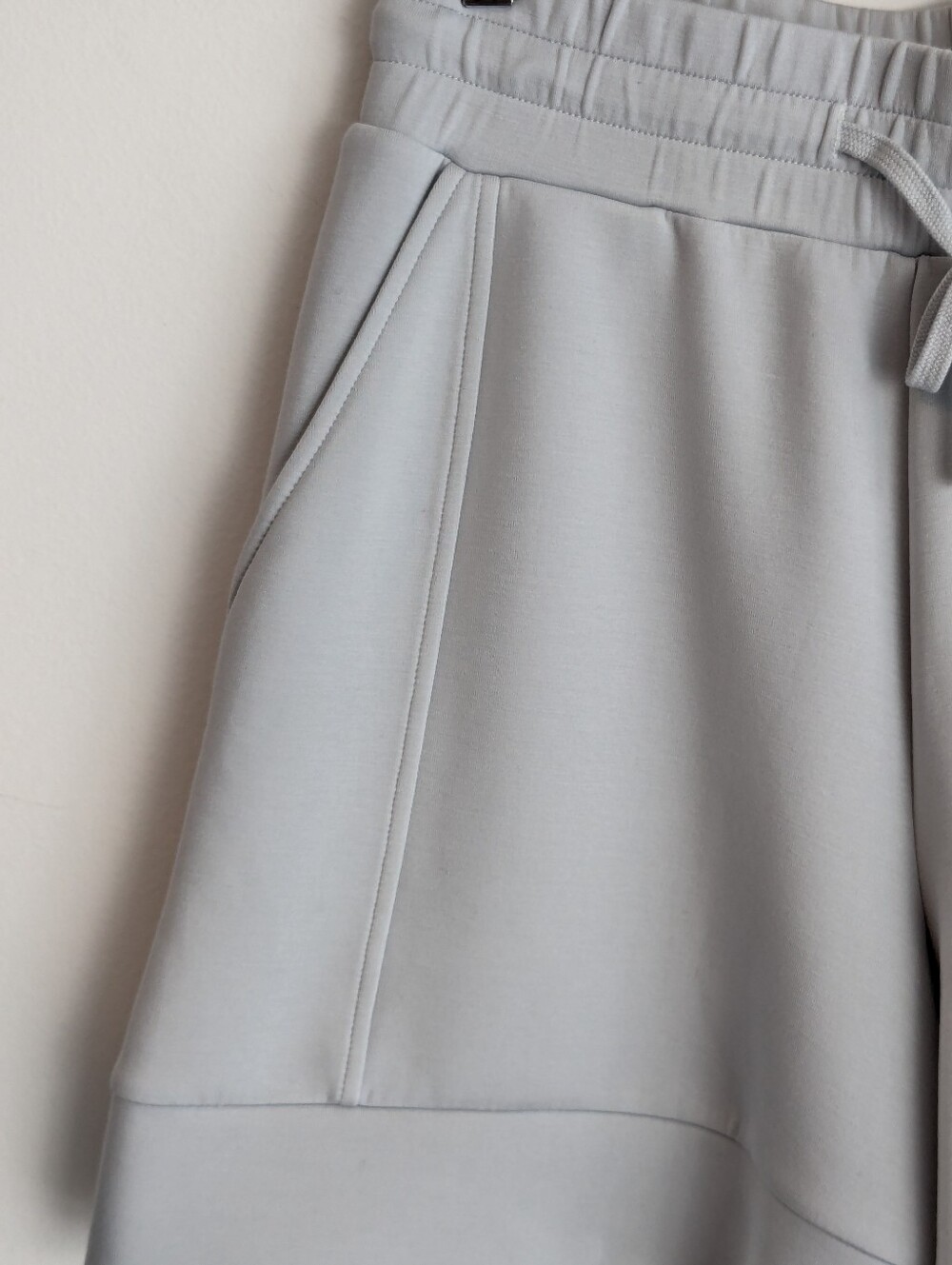 Varley • Alder High Rise DoubleSoft Shorts 5.5" - Picture 4 of 9